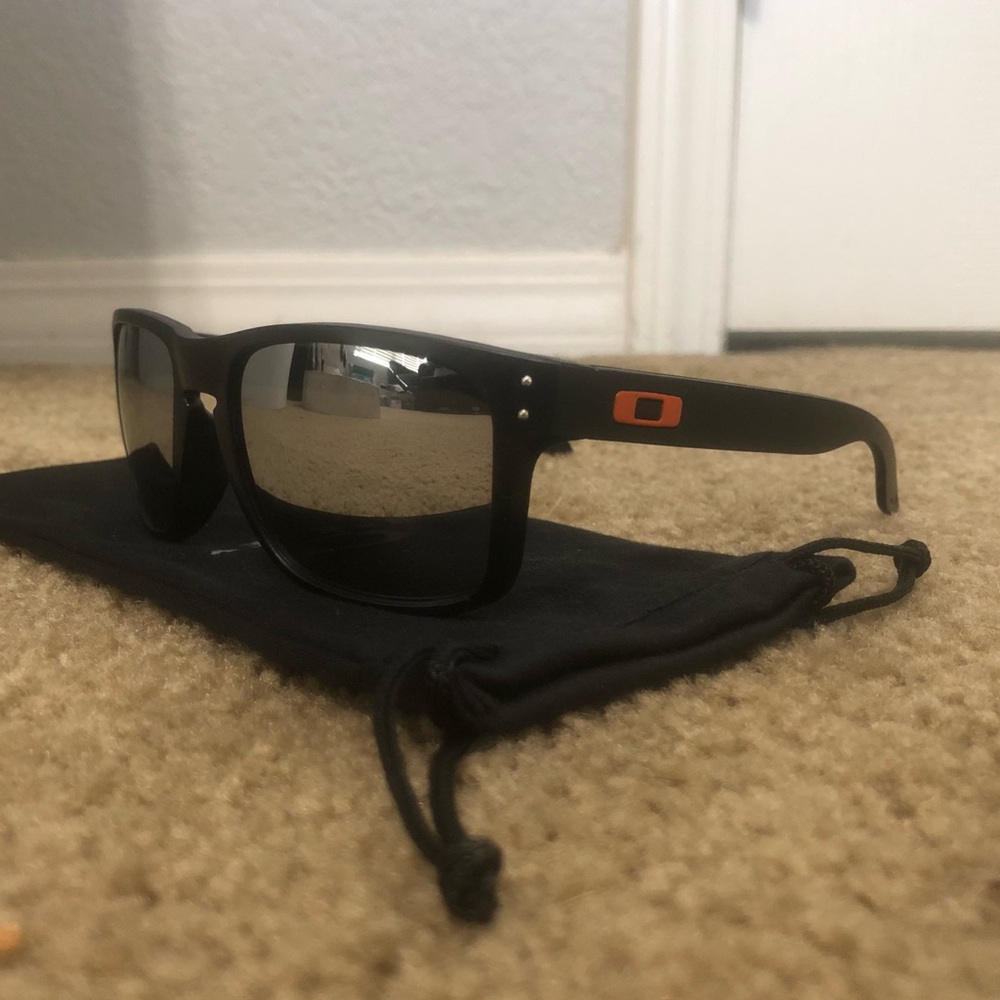 Oakley Holbrook Mens Sunglasses 9102 Silver Reflective Lenses - Picture 2 of 10